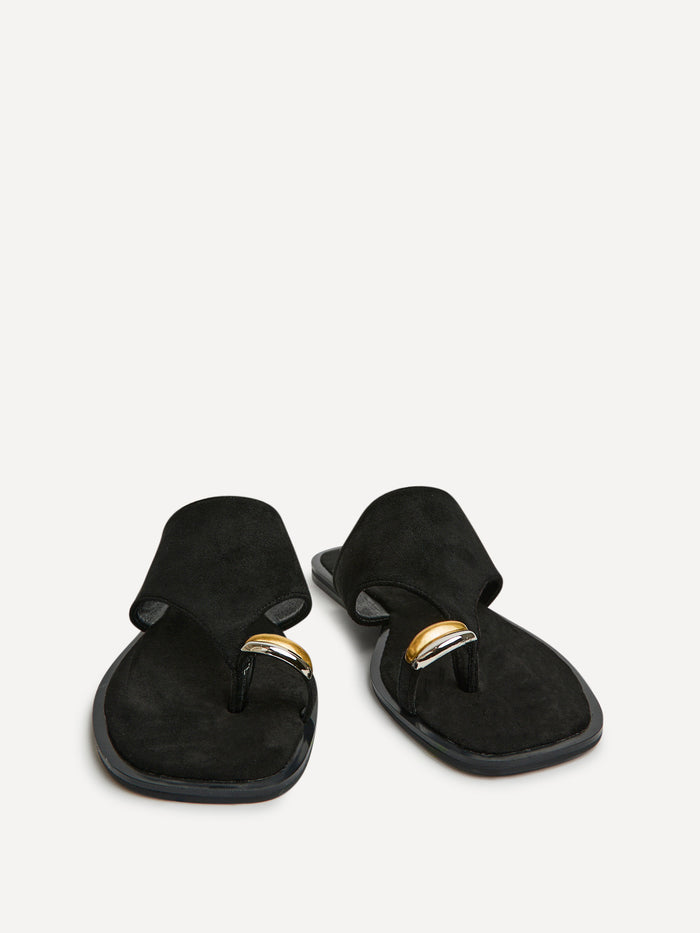 Contain Black Toe Ring Flat Sandals
