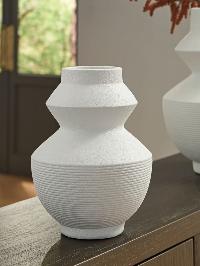 Naveen - Vase