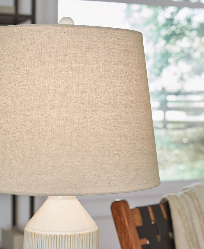 Willport - Ceramic Table Lamp (Set of 2) - Off White