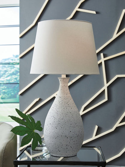 Wyattford - Metal Table Lamp - White / Black